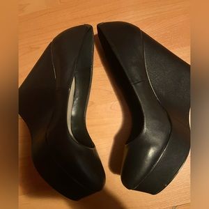 Le Chateau Black Wedges